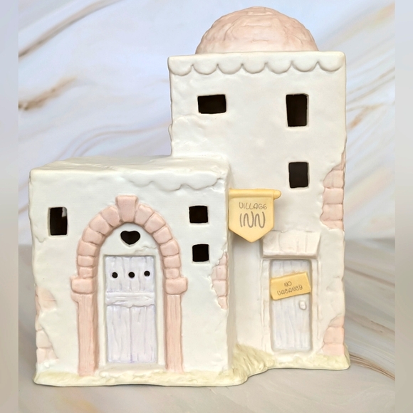 Rare! Precious Moments - Lighted Inn - Nativity Addition - Picture 2 of 12